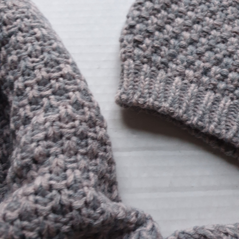Jessica Simpson Matching Grey & Pink Knit Infinity Scarf & Beanie Set Sz OS - Picture 6 of 15